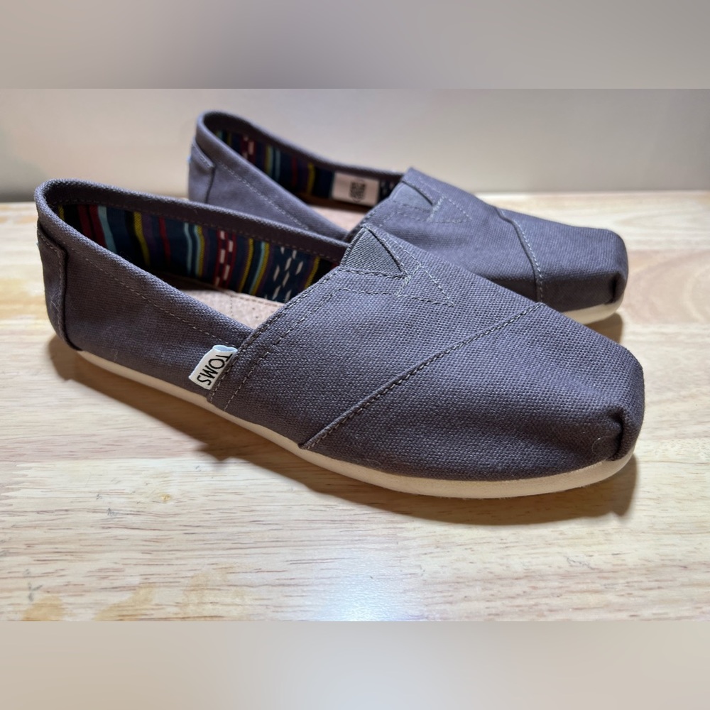 Toms gray classic shoe size 6 womens brand new without box